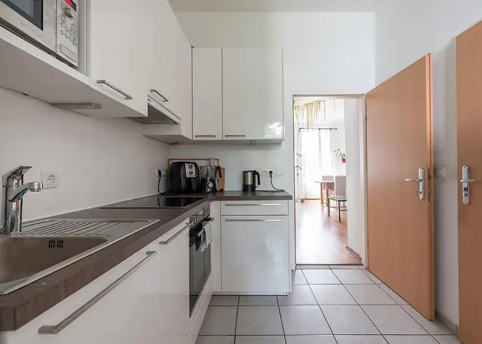 Gruen, Ruhig Und Zentral, Grosses Mit Gruenblick Apartment